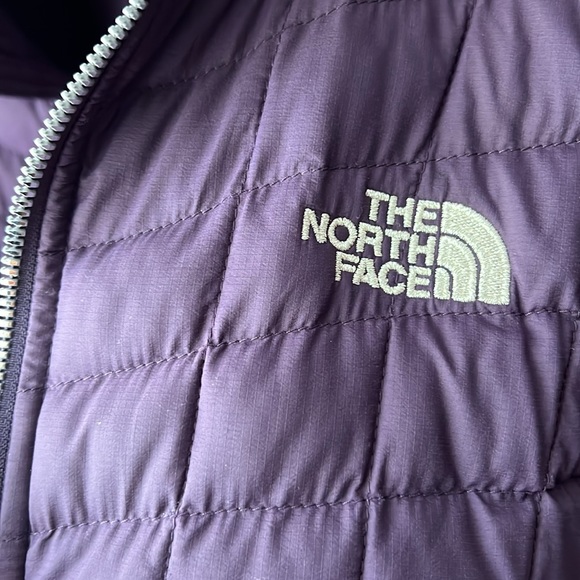 The North Face Purple Jacket - Size M - Picture 4 of 10